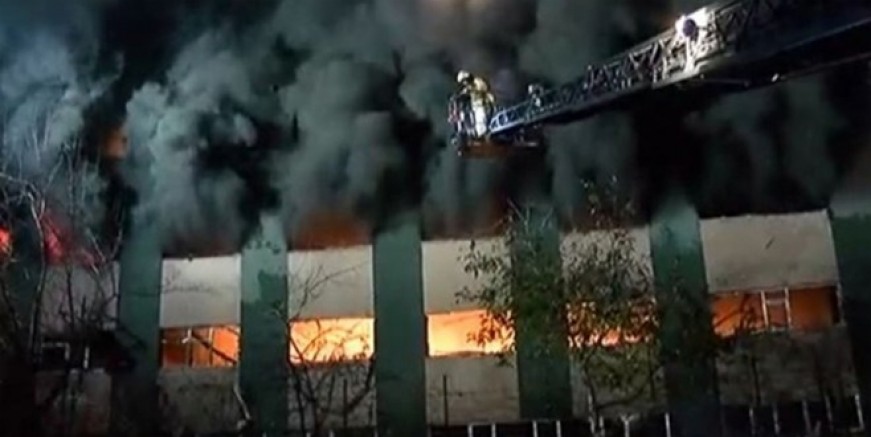 Maltepe’de plastik fabrikasında yangın