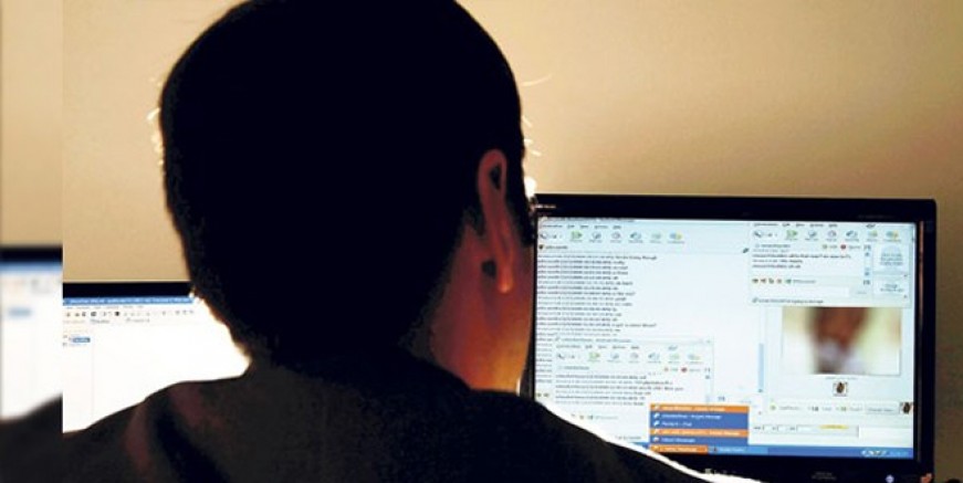 Müdürün bilgisayarında iğrenç görüntüler!