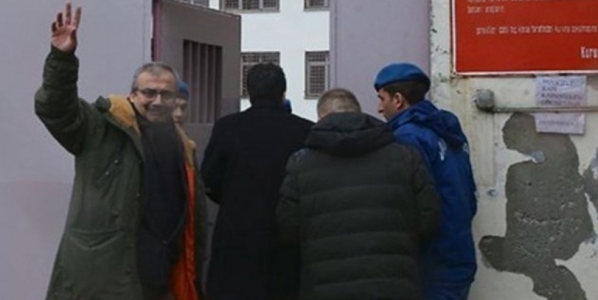 Sırrı Süreyya Önder cezaevine girdi