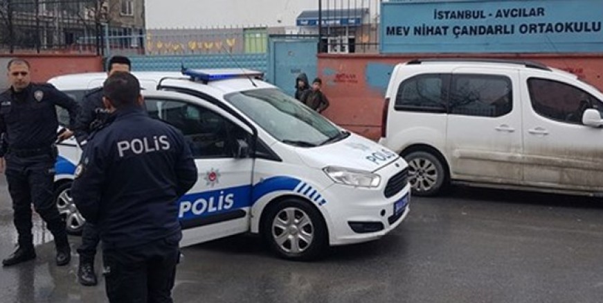 Avcılar’da ortaokulda bıçaklı dehşet!