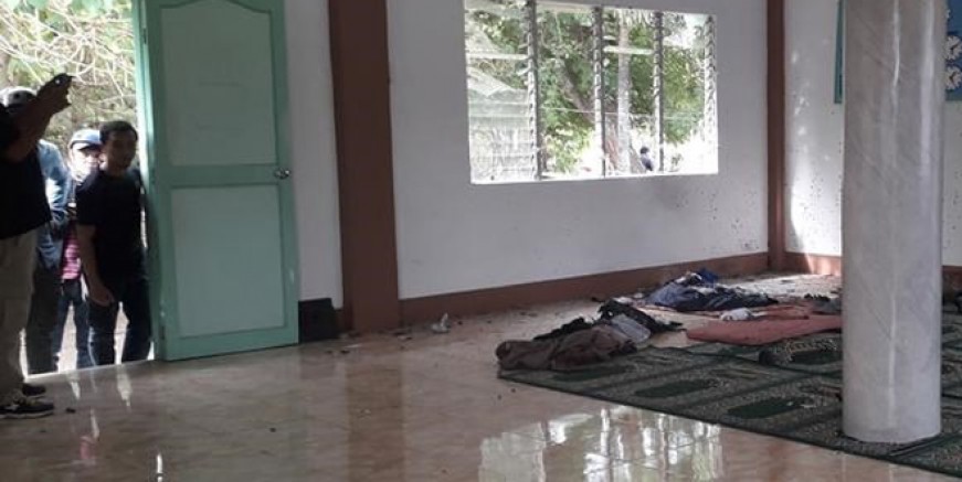 Filipinler’de camiye bombalı saldırı