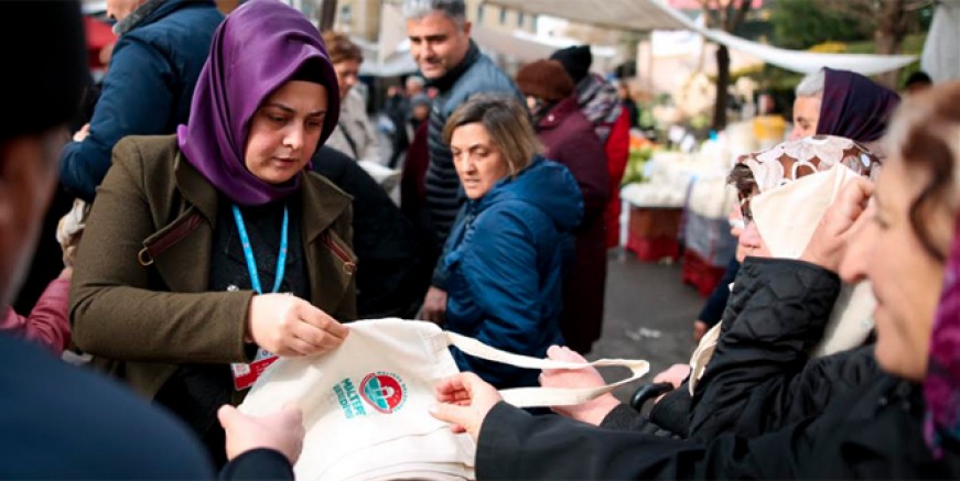 Maltepe Belediyesi’nden halka bez çanta!