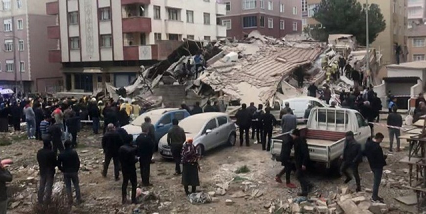 Çöken binanın üç katı kaçakmış!