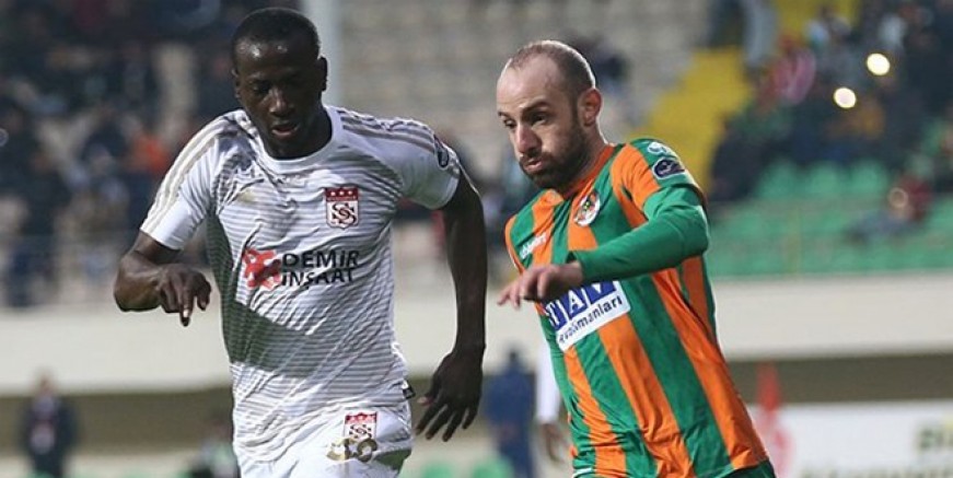 Efecan Karaca’ya Beşiktaş kancası