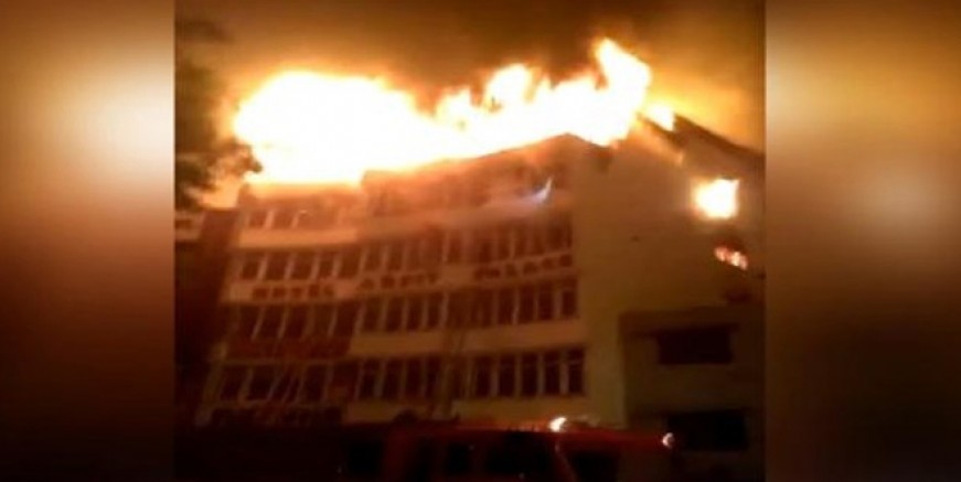 Hindistan’da otel yangını: 17 ölü