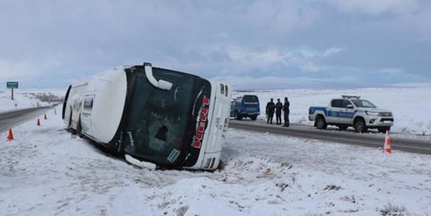 Kayseri’de yolcu otobüsü devrildi!