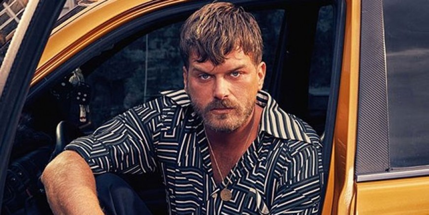 Kıvanç Tatlıtuğ İrem Sak’ı büyüledi