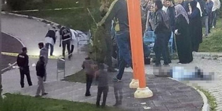 Çocuk parkında enişte dehşeti!