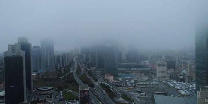 Gökdelenler sis içinde kaldı