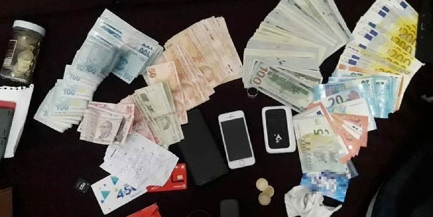 İzmir’de FETÖ’nün hücre evlerine operasyon