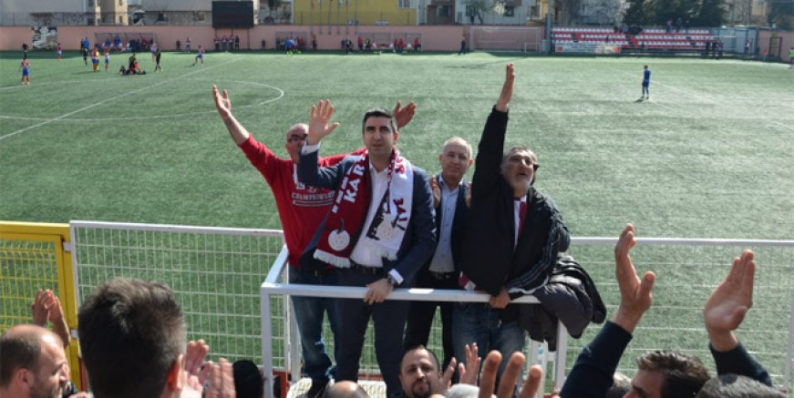 Kartalspor taraftarı Gökhan Yüksel’i bağrına bastı