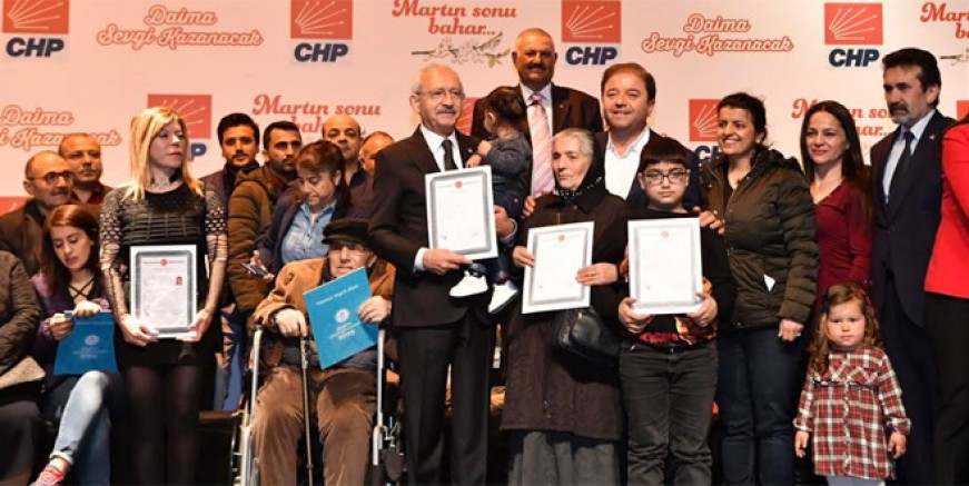 Kılıçdaroğlu Maltepe’de tapu dağıttı