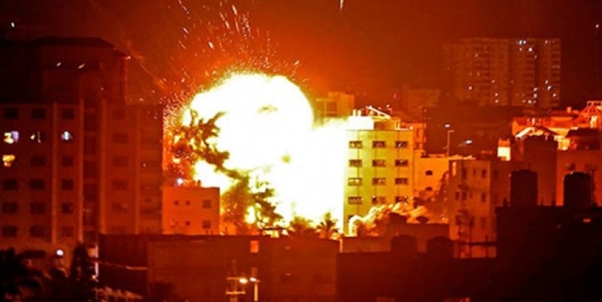 İsrail AA ofisinin de bulunduğu binayı vurdu