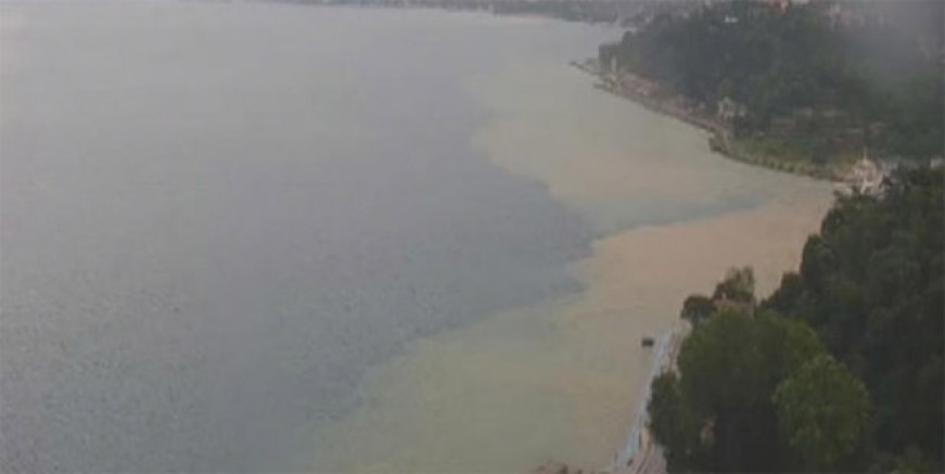 İstanbul Boğazı kahverengiye dönüştü!