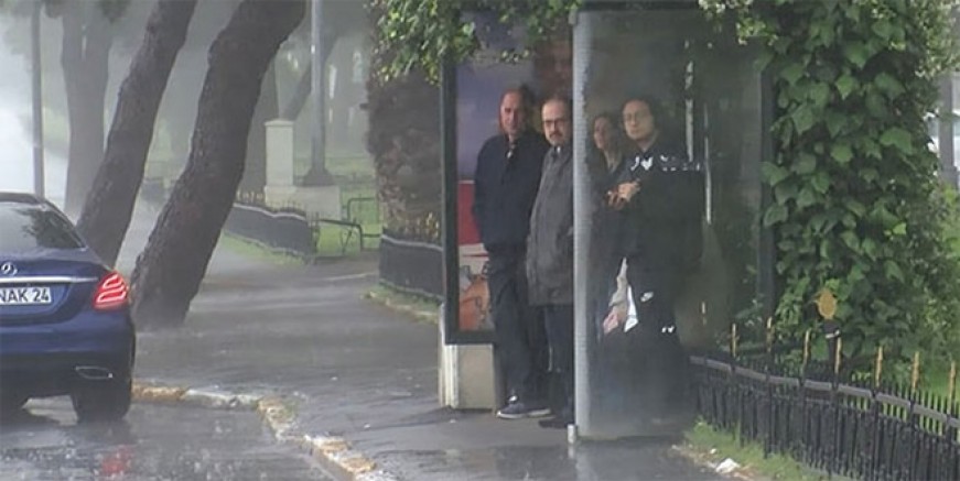 İstanbul’da sağanak aniden bastırdı!