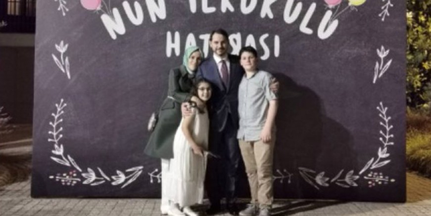 Berat Albayrak aile fotoğrafı paylaştı