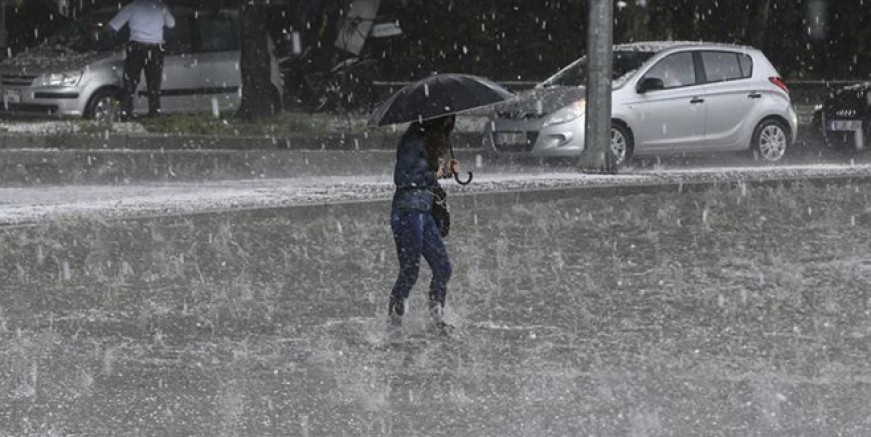 Meteoroloji İstanbul için saat verdi; ani sağanak…