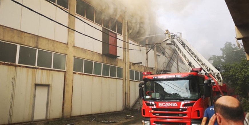 Pendik’te korkutan fabrika yangını