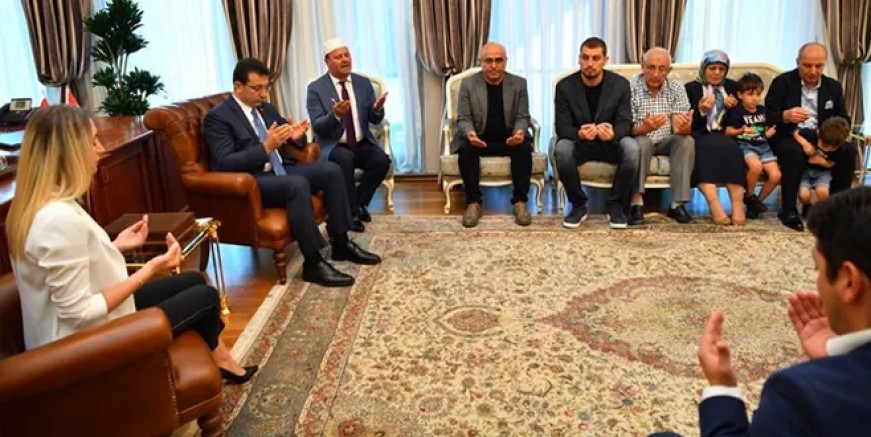 Ahmet Hakan’dan Ekrem İmamoğlu’na ‘dua’ eleştirisi