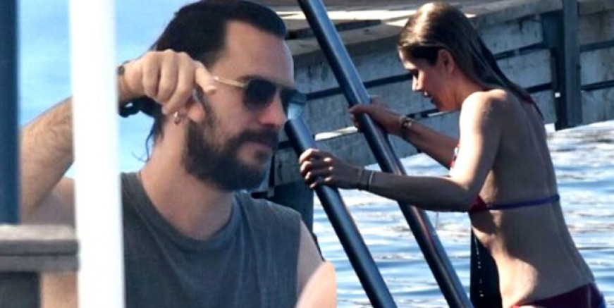 Burcu Biricik bikinili yakalandı