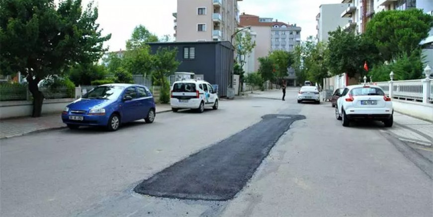 Kartal’da yol çöktü!