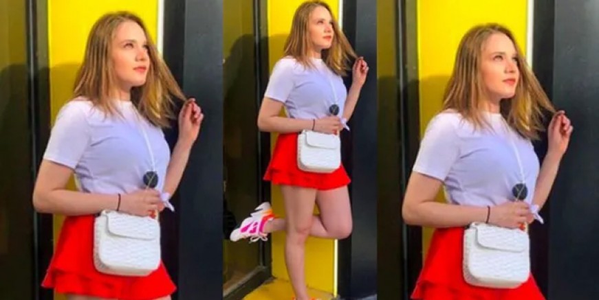 Miray Daner mini etekli poz verdi