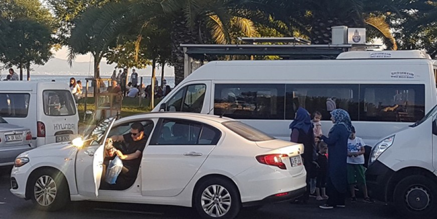 Sahil Yolu’nda piknikçi rezaleti