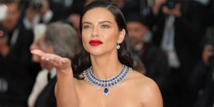 Adriana Lima bikinili paylaşım yaptı Instagram karıştı!