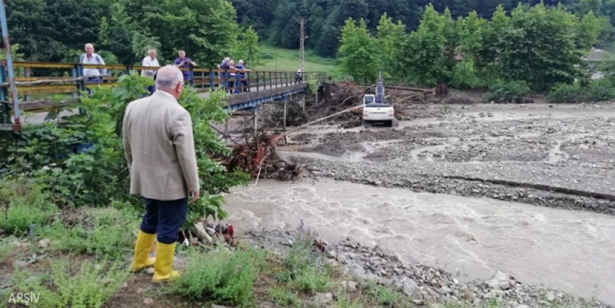 Bartın’da araç baraja uçtu; 4 kayıp!