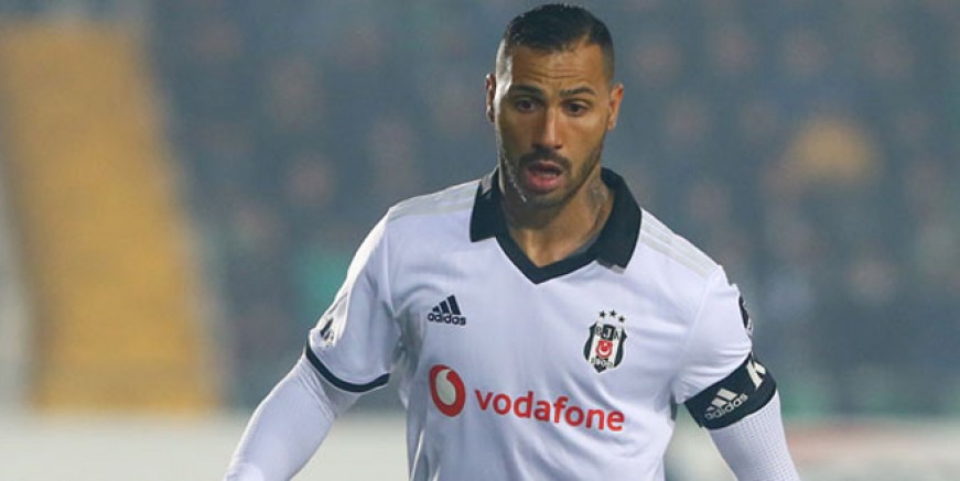 Beşiktaş’ta 3 yıldızın bileti kesildi!