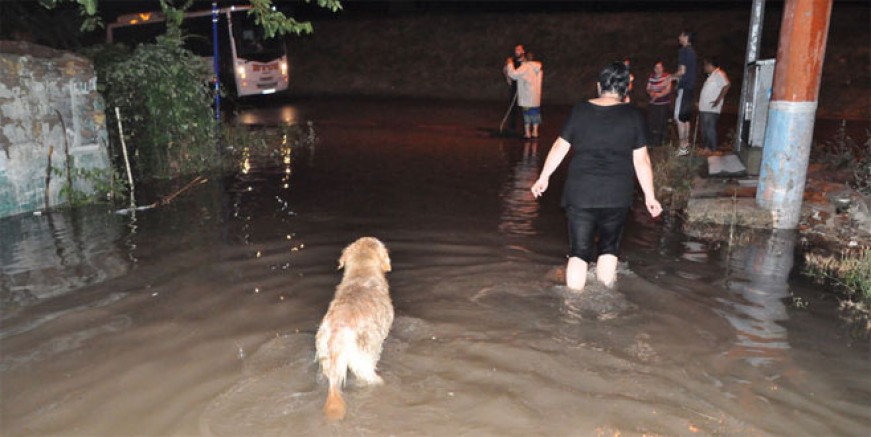 Edirne’yi sel bastı! İstanbul’a da geliyor…
