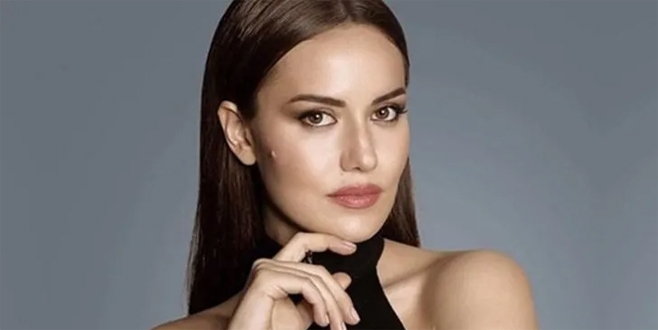 Fahriye Evcen’e beğeni yağdı