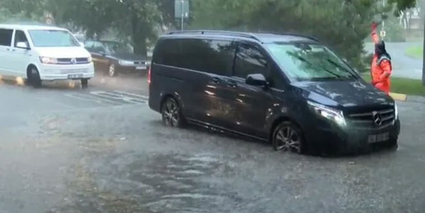 İstanbul sağanak yağmura teslim!