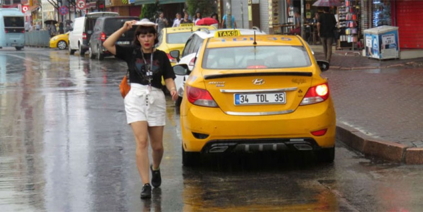 Sağanak yağış İstanbul’a geliyor!