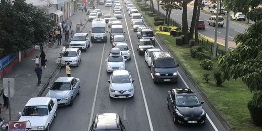Karadeniz Sahil Yolu’nda bayram yoğunluğu