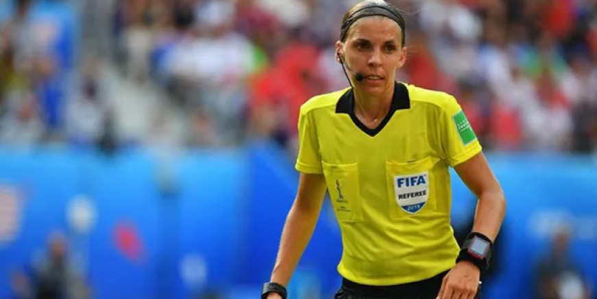 Liverpool-Chelsea maçını Stephanie Frappart yönetecek!