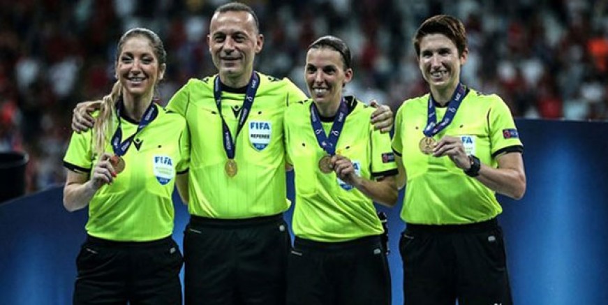 Stephanie Frappart Chelsea taraftarını çıldırttı