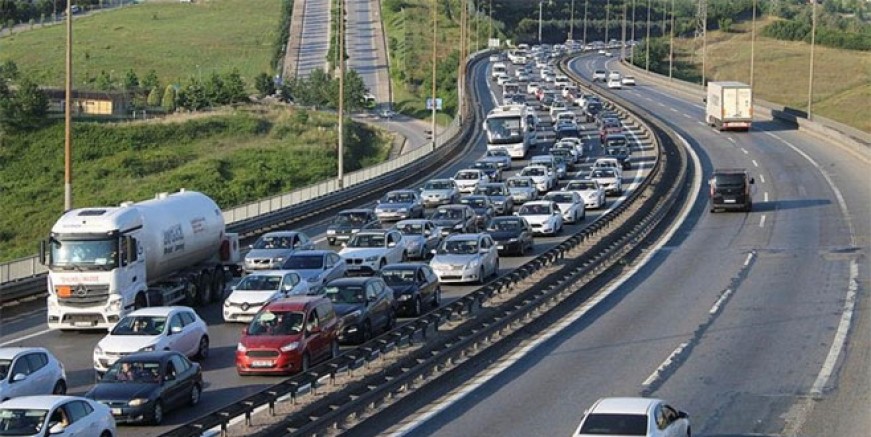 Tatilcilerin dönüş yolculuğu başladı