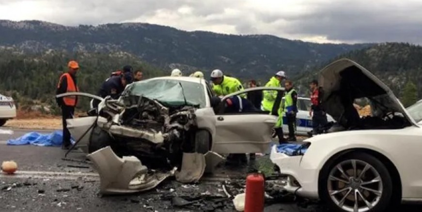 Antalya’da korkunç kaza: 4 ölü