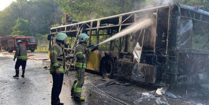 Beykoz’da İETT otobüsü yandı facia ucuz atlatıldı