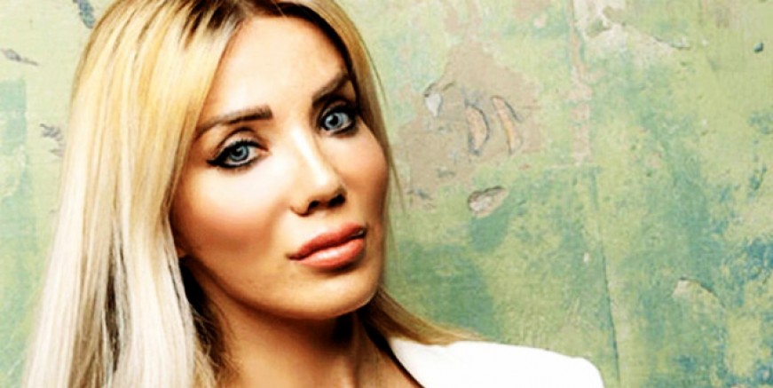 Esra Ersoy çırılçıplak poz paylaştı