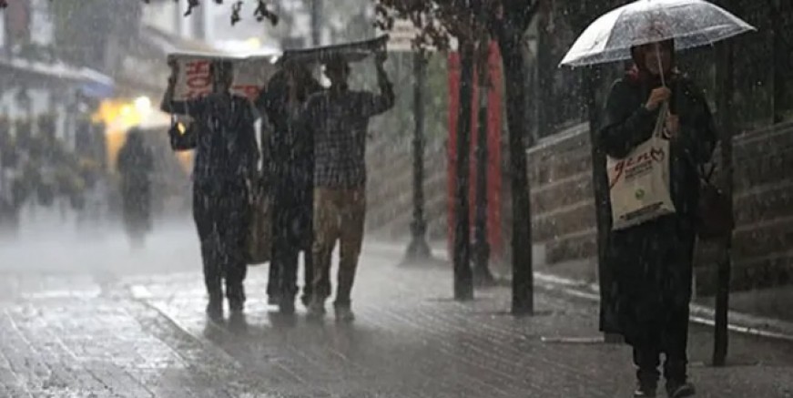 İstanbul yağmura teslim! Kimyasal tehlike var mı?