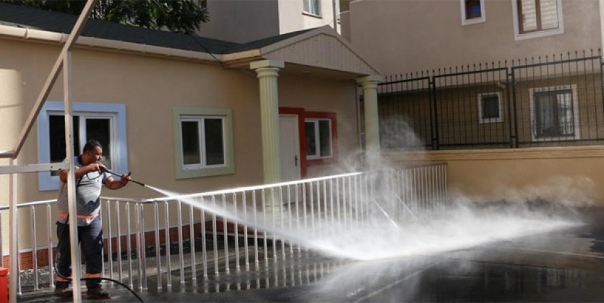 Kartal Belediyesi okulları pırıl pırıl yaptı