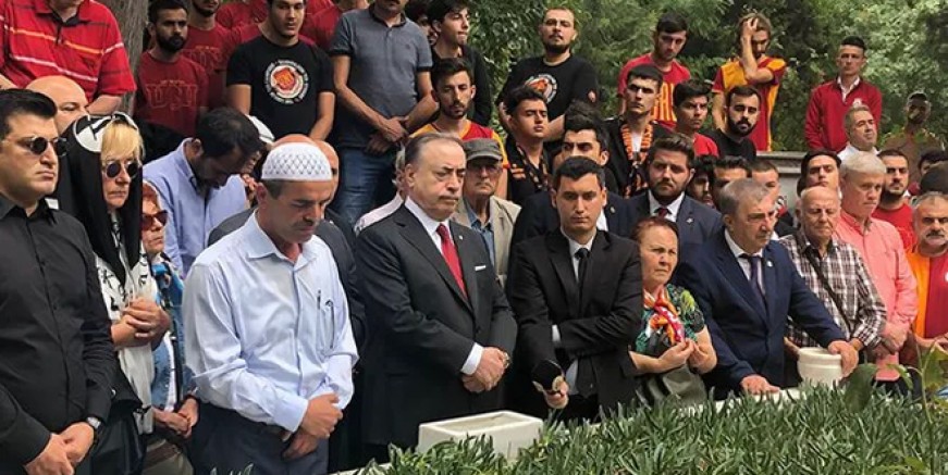 Taçsız Kral Metin Oktay anıldı