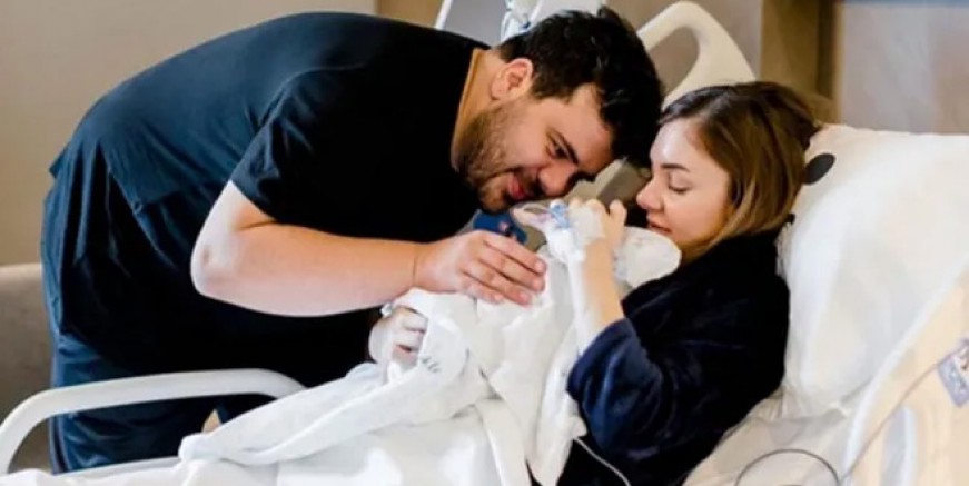 Eser Yenenler baba oldu