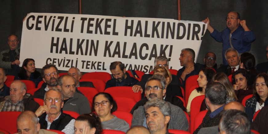 Deprem panelinde protesto şoku