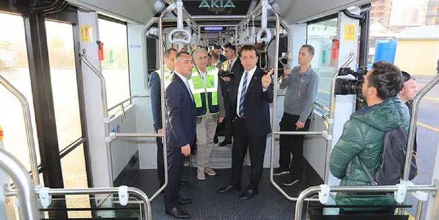 Ekrem İmamoğlu yerli metrobüsü test etti