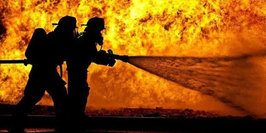 Tuzla’da fabrika cayır cayır yandı