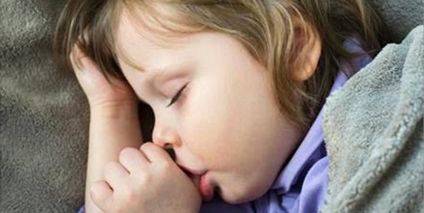 Parmak emme diş çarpıklığına yol açıyor