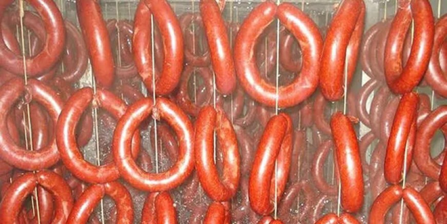 Bize sucuk diye domuz eti yedirmişler!